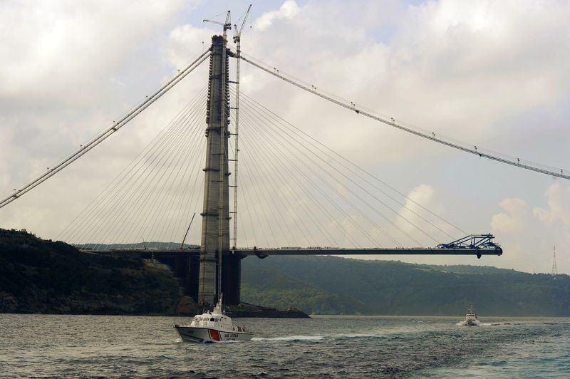<p>Tamamlandığında dünyanın en geniş asma köprüsü olacak Yavuz Sultan Selim Köprüsü, denizden ilk defa görüntülendi. </p>
