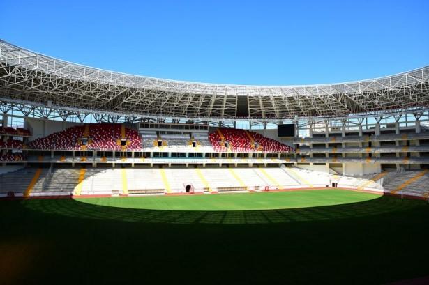 <p>Güneş enerjisi panelleriyle, Türkiye'nin kendi enerjisini üreten tek stadı olacak Antalya Arena'nın, eylül ayı sonuna yetiştirilmesinin planlandığı bildirildi.</p>