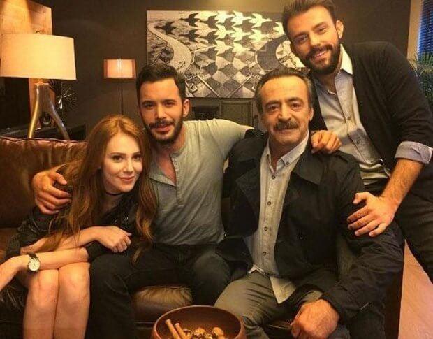 <p>Elçin Sangu, Barış Arduç, Levent Ülgen, Salih Bademci <strong>(Kiralık Aşk)</strong></p>

<p> </p>
