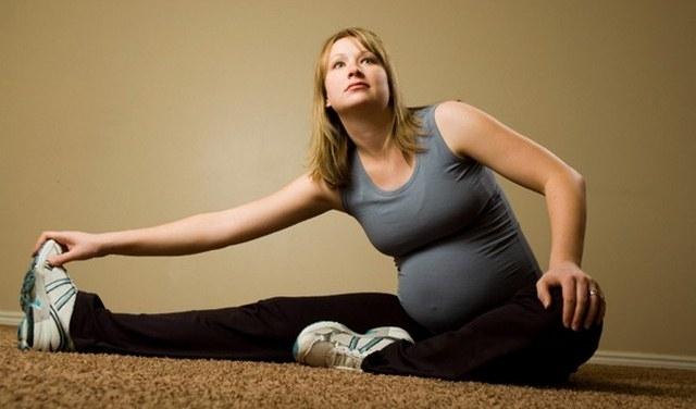 <p>Yoganın anne üzerindeki etkilerinden biri de <strong>doğum ağrılarını hafiflettiği ve günlük hayatta daha az stres yaşadığı</strong> belirlendi</p>
