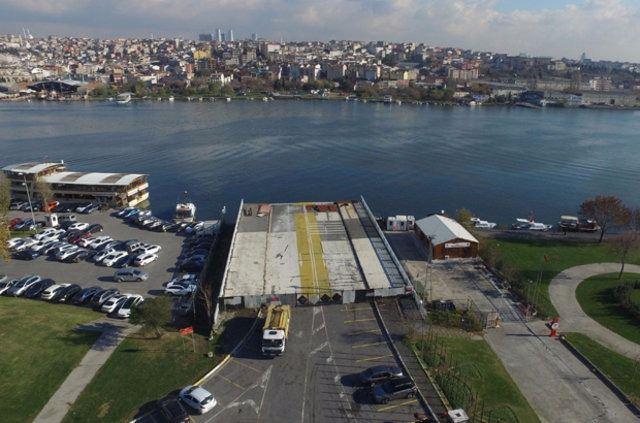 <p>Galata köprüsünün yüzer dubaları römorkörler aracılığı haliçten çıkarıldı. Böylece tarihi köprü haliç'ten ayrılmış oldu. </p>

<p> </p>
