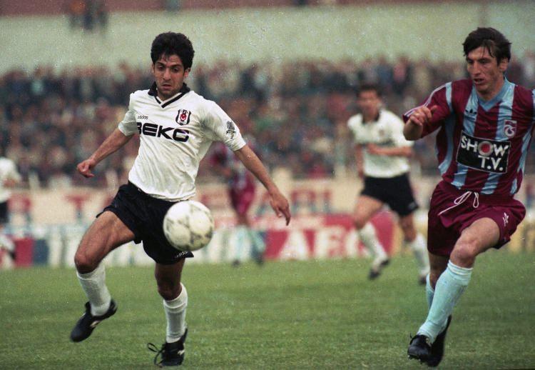 <p>Türiye Kupası Yarı Final maçında Trabzonspor ile Beşiktaş Avni Aker Stadı'nda karşı karşıya geldi. Bir pozisyonda Trabzonsporlu Orhan Çıkrıkçı ile Beşiktaşlı Oktay Derelioğlu mücadele etti. 1994</p>