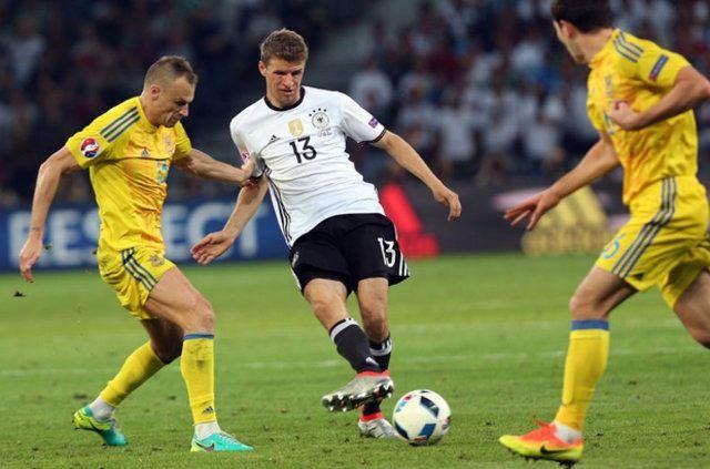 <p>9 - Thomas Müller - 73.5 milyon sterlin - Almanya - Bayern Münih</p>
<p> </p>