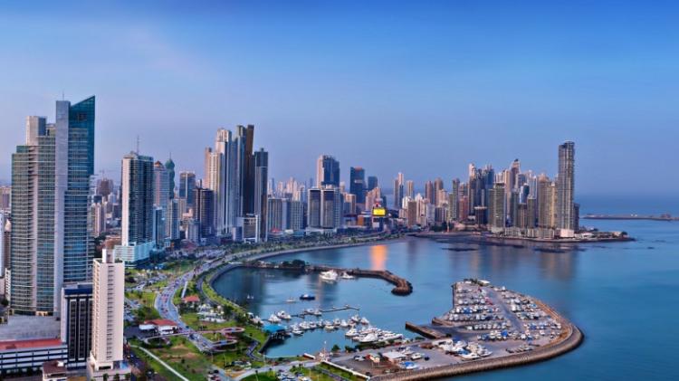 <p>Karasal Alan km²<br />
Panama<br />
74.340</p>
