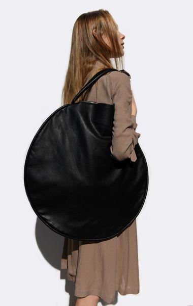 <p>2017 modasında ise omuzdan bele kadar uzanan çantalar moda oluyor.</p>