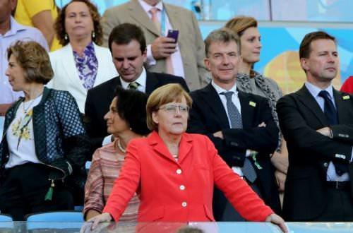 <p>Dünya Kupası 2014 final karşılaşmasında Almanya ve Arjantin karşı karşıya geldi. Maç esnasında yerinde duramayan Almanya Başbakan'ı Angela Merkel'in tuhaf halleri kameralara böyle yansıdı.</p>