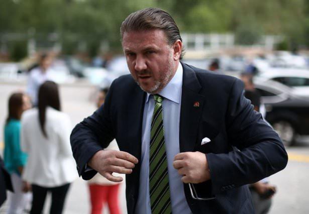 <p>Başbakan Danışmanı Yiğit Bulut, AK Parti Genel Merkezi'ne geldi.</p>
