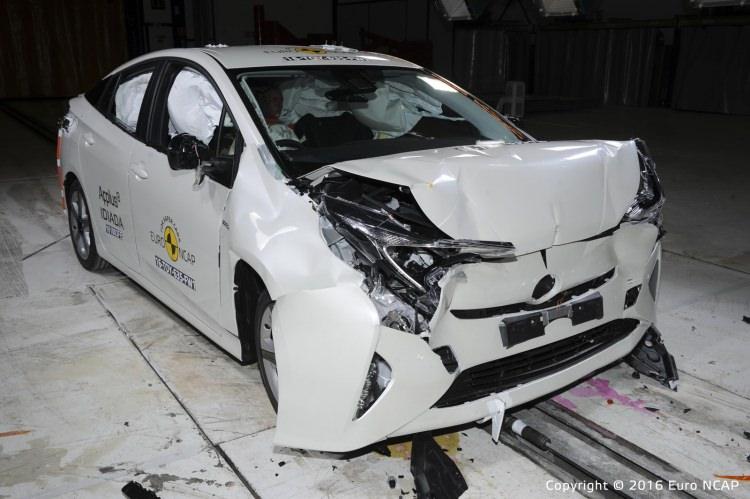 <p><span style="color:#FFA07A"><strong>Büyük Aile: Toyota Prius</strong></span></p>
