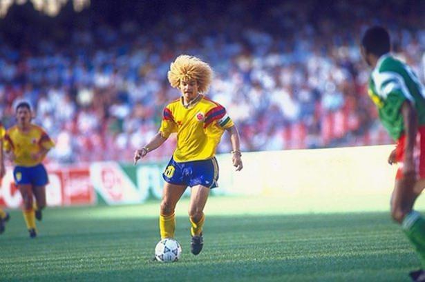 <p>CARLOS VALDERRAMA - O her türlü şartta ilk bakışta tanınacak bir futbolcu...</p>
<p> </p>