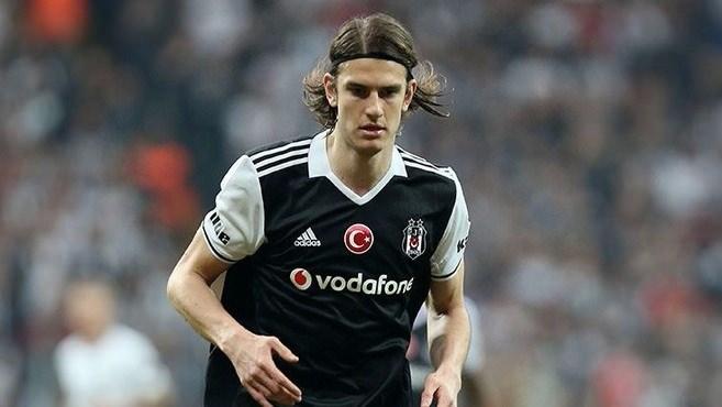 <p>Atınç Nukan</p>

<p>200 bin Euro'ya kiralanan Atınç'ın bu sezon da kiralanması için anlaşmanın sağlandığı açıklanmıştı. Yapılan sözleşmede satın alma opsiyonu olarak 3 milyon Euro bonservis belirlendi.</p>
