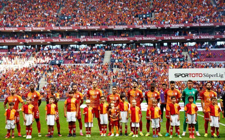 <p>Başkan Dursun Özbek’in ‘stada gelin’ çağrısına olumlu karşılık veren Galatasaraylı futbolseverler, Beşiktaş’ın 37 bin 500 olan seyirci rekorunu 40 bin 812 taraftarla solladı.</p>