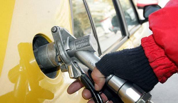 <p>Aracına LPG sistemi monte eden vatandaşların araçlarına LPG sistemi taktırdığına dair bilgiyi sigorta firmasına bildirmeleri gerekmektedir. Bildirilmediği taktirde LPG'den dolayı meydana gelebilecek herhangi bir durumda araçlar kasko kapsamı dışında kalabilmektedir.</p>
<p> </p>