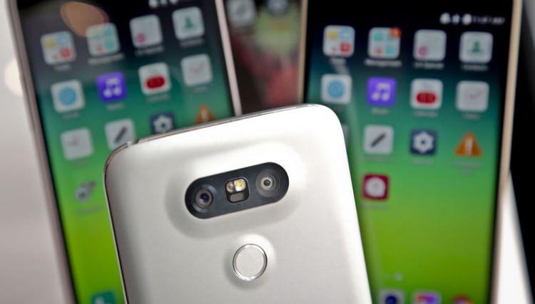 <p>LG G5'te işletim sistemi olarak <strong>Android 6.0.1 Marshmallow'u kullanıyor ve </strong> Bu işletim sistemi üzerine son sürüğm olan  <strong>LG Optimus UX 5.0</strong> arayüzü yer alıyor. </p>
