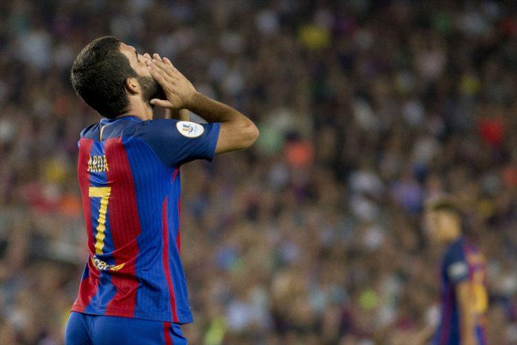 <p>Bu fiziksel olarak takım arkadaşlarının gerisinde kalmasına neden oldu. Bu eksiklik La Liga'nın ikinci yarısında ve Euro 2016'da Arda Turan olumsuz etkiledi.</p>