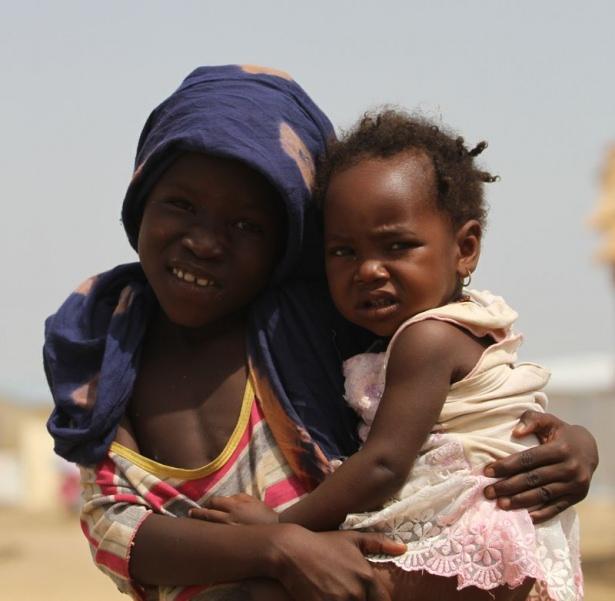 <p>&nbsp;"Afrika'nın &ouml;l&uuml; kalbi" olarak nitelendirilen Orta Afrika &uuml;lkelerinden &Ccedil;ad'ın kenar mahalleleri ve kırsal b&ouml;lgelerinde yaşayan ailelerin &ccedil;ocukları &ccedil;oğu zaman giyecek sağlam kıyafet ve ayakkabı bulamazken, bir g&uuml;nde &uuml;&ccedil; &ouml;ğ&uuml;n yemeği de hayatında g&ouml;rm&uuml;yor.</p>
