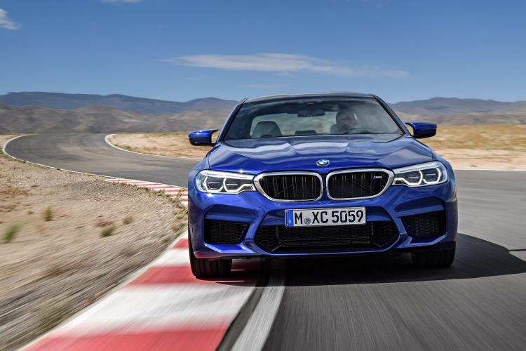 <p>BMW,  Frankfurt Otomobil Fuarı'nda yer alacak yeni M5 modelini, fuardan önce resmen tanıttı.</p>

