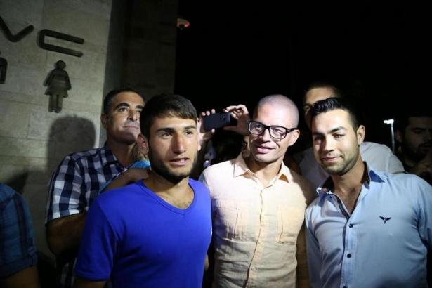 <p>Hayranlarıyla, 'Selfie' çektiren Alex, taraftarların imza isteklerini ise geri çevirdi.</p>
