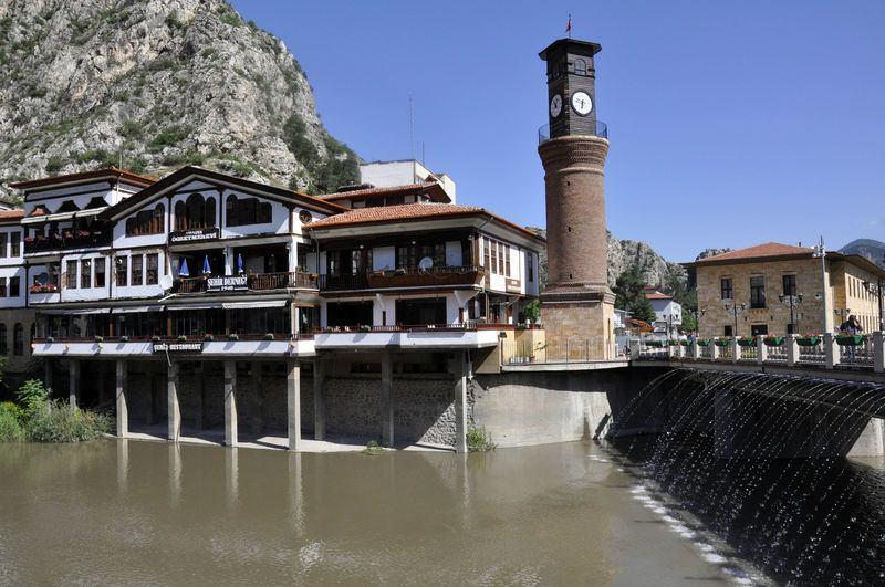 <p>Kaya, planlarını bu yıl 520 bin turistin ziyaret etmesi üzerine yaptıklarını belirterek, "Valilik ve belediyenin katkılarıyla yapılan çalışmalar sayesinde Amasya her mevsim gezilebilir bir şehir hale geldi. </p>
