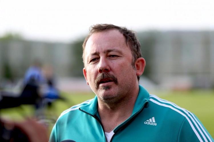 <p>Fenerbahçe’nin Sivasspor yenilgisi sonrası… Sergen: Aykut Kocaman’ı bisikletime bir tur bindirmem; adama Fenerbahçe’yi emanet etmişler.</p>
