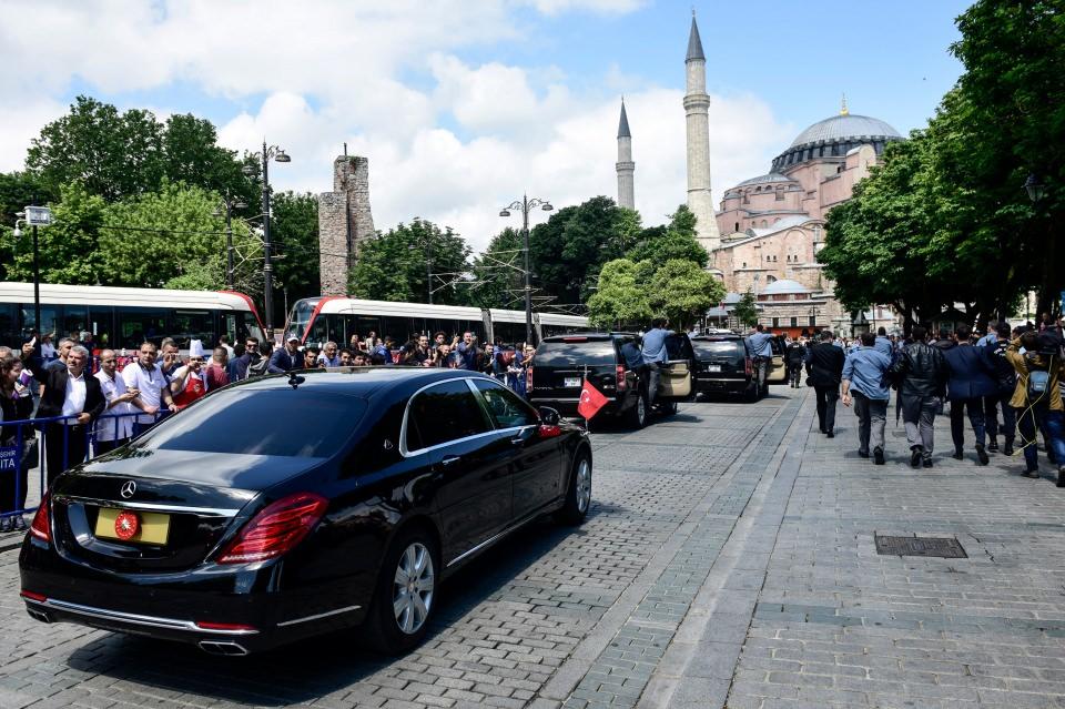 <p>Onlarda çok mutlu oldular. Bizim gibi gençleri önemsedikleri için çok heyecan vericiydi bizim için. Kendileri de şu soruyu sordular. Bu içeri alımlarla alakalı haksızlıklar olduğunu düşünüyor musun dediler. </p>