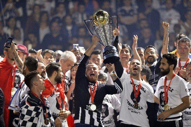 <p>7 Mayıs'ta Fenerbahçe maçı var, sonra Bursaspor ve Kasımpaşa maçları var. Şampiyonluk ramazana denk gelirse kutlama yapmayı düşünmüyorum."</p>