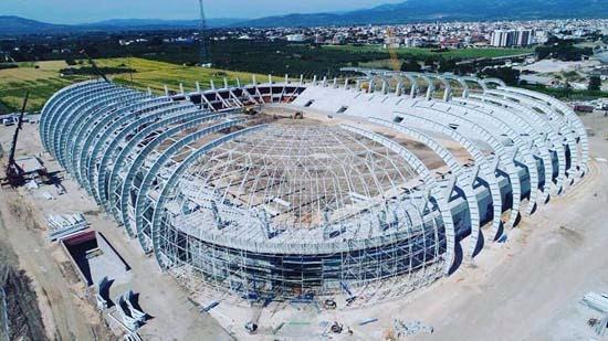 <p>Stadın zemininde kullanılacak hibrit çimler temmuz ayında ekilecek ve yeni stat Süper Lig'in yeni sezonunda açılışı yapılacak.</p>
