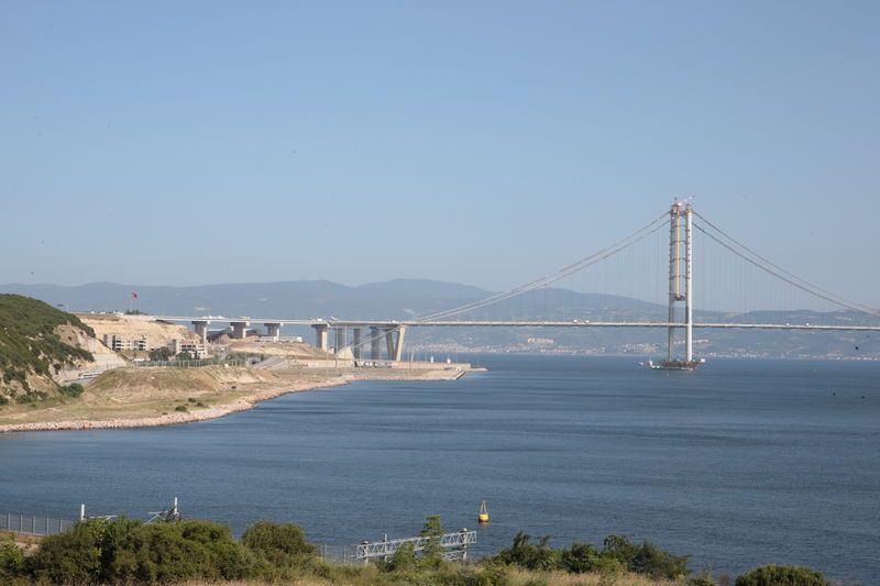 <p>Böylece Gebze'den  başlayarak Osmangazi Köprüsü kullanılarak Orhangazi'ye kadar gidilebilecek.  İstanbul'dan Orhangazi'ye yaklaşık 3-3,5 saat süren seyahat süresi, yaklaşık 45  dakikaya düşmüş olacak.</p>
