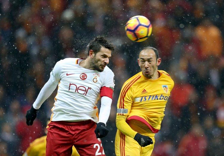 <p><strong>"EN RAHAT G.SARAY MAÇIYDI"</strong></p>
<p>Kayserispor'un bu sezonun ikinci yarısında Fenerbahçe ve Galatasaray'ı yenip, Beşiktaş'la berabere kalarak sergilediği başarılı performans hakkında da konuştu.</p>