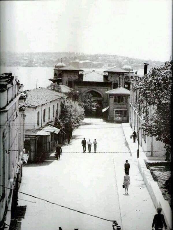 <p>Beşiktaş İskelesi.. 50 başları..</p>
<p> </p>