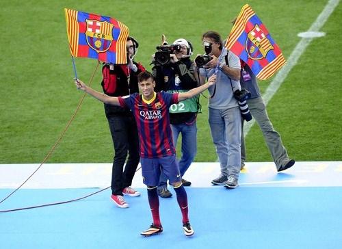 <p><strong>5- Neymar</strong><br />
<br />
Santos - Barcelona<br />
<br />
2013<br />
<br />
86.2 m €</p>