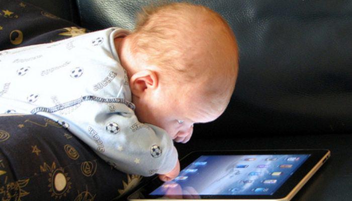 <p>Bilim adamları, dokunmatik ekranlarda zaman öldüren bebeklerin diğer bebeklere göre daha az uyuduğunu gözlemledi.</p>
