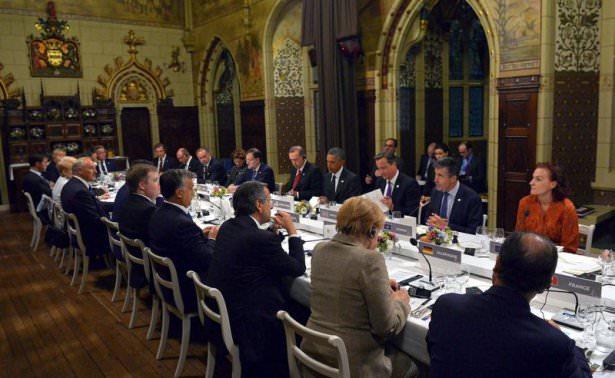 <p>Kent merkezinde bulunan Orta&ccedil;ağ'dan kalma tarihi Cardiff Kalesi'nde d&uuml;zenlenen yemek, basına kapalı ger&ccedil;ekleşti.</p>

<p>&nbsp;</p>
