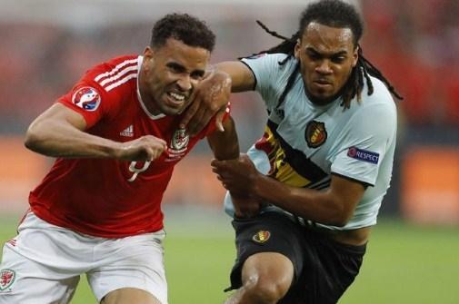 <div><strong>Denayer'in tek çaresi Galatasaray!</strong></div>

<div> </div>

<div>Galatasaray’da geçen sezon kiralık olarak yer bulan Jason Denayer, bir kez daha rotasını Türkiye’ye kırıyor.</div>

<div> </div>

<div>Galatasaray’da geçen sezon kiralık olarak yer bulan Jason Denayer, bir kez daha rotasını Türkiye’ye kırıyor. İngiliz basınında yer alan haberlerde, gelecek sezon Pep Guardiola tarafından Manchester City’de düşünülmeyen Belçikalı savunmacı, sarı-kırmızılılara geri dönmek istiyor.</div>

<div> </div>

<div>Forma şansı bulabileceği bir takım aradığı belirtilen Denayer’in Galatasaray tercihini düşündüğü ve hatta bonservisiyle bu transferi istediği aktarıldı. Son 3 yıldır sürekli kiralık olan genç oyuncunun bundan böyle kalıcı bir kulüpte forma giymek istediği dile getirildi.</div>
