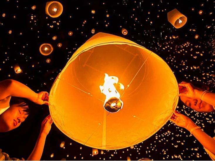 <p>Dilek feneri festivali, Chiang Mai, Tayland</p>