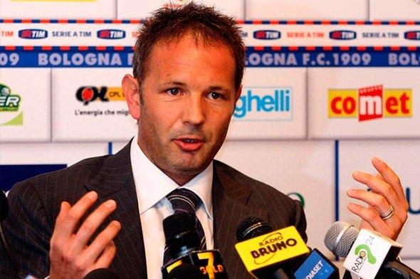 <p>Sinisa Mihajlovic: "Mourinho ile futbol konuşmam. Futbol oynamamış birinin bazı şeyleri anlamasını beklememeli."<br />
<br />
Jose Mourinho: "Jokey olmak için önce at mı olmak gerekir?"</p>