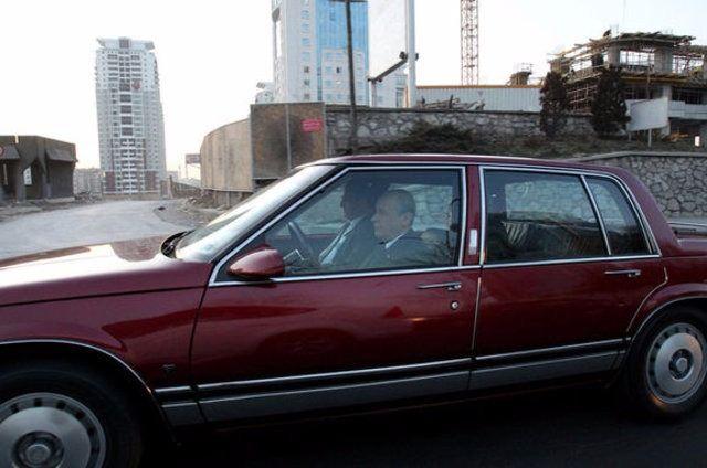 <p>Bahçeli sahibi olduğu "Buick" marka otomobili ile, başkent sokaklarında görüntülenmişti.</p>
<p> </p>