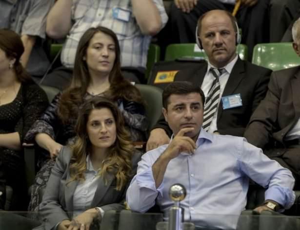 <p>BAŞAK DEMİRTAŞ: HDP’nin adayı Selahattin Demirtaş’ın eşi Başak Demirtaş öğretmen.</p>

<p> </p>
