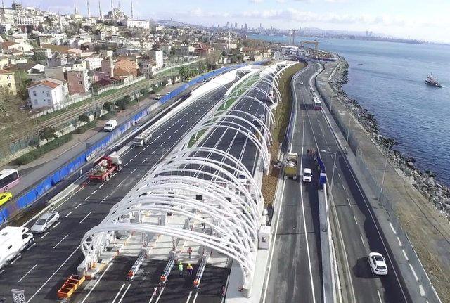 <p>4.5 milyar dolarlık Marmaray 2013’te açıldı. 26 Ağustos’ta açılan Yavuz Sultan Selim Köprüsü 8.5 milyar TL’ye mal oldu.</p>
<p> </p>