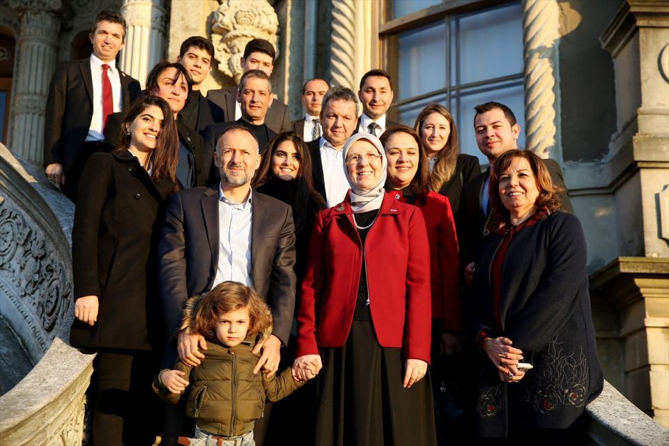 <p>Doğduğu şehir Denizli'ye benzettiği Üsküdar'da Anadolu şehirlerinin havasının yaşatıldığını ifade eden Ramazanoğlu, Üsküdar'ın "bir kadın şehri, kadın medeniyeti" olduğunu aktardı. Ramazanoğlu, huzur bulduğu Üsküdar'dan başka bir yerde oturmayı düşünmediğini belirtti.</p>
<p> </p>