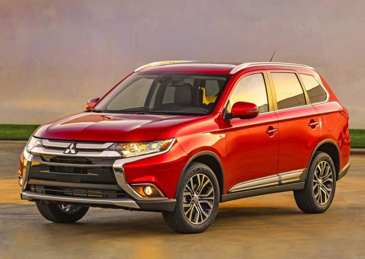 <p>Mitsubishi Outlander</p>
<p>2017 çıkışlı başlangıç fiyatı: 210.000 TL<br />
2016 çıkışlı başlangıç fiyatı: 178.961 TL</p>
