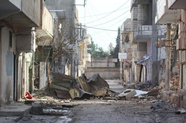 <p>Terör örgütü IŞİD ile bazı Kürt gruplar arasındaki çatışmalar nedeniyle harabeye dönen Halep'e bağlı Kobani'de (Ayn el Arap) adeta taş üstünde taş kalmadı.</p>
