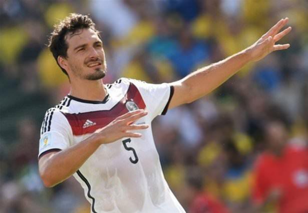 <p>Fifa.com kullanıcıları, savunma hattında bir başka alman Mats Hummels'i tercih etti.</p>