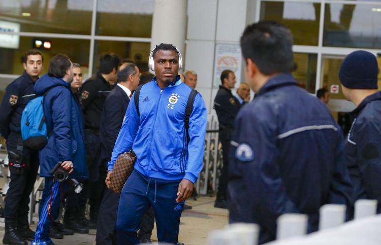 <p><strong>Emmanuel Emenike:</strong> Ersun Yanal haricinde kimse, Emenike'den düzenli bir verim almayı başaramadı. Kime sorarsanız sorun "Futbolcularla arası çok iyidir" denilen Advocaat'ı bile çileden çıkaran Emenike, artık Fenerbahçe'deki ömrünü doldurdu. Yönetimin, taraftarın, teknik heyetin hatta zaman zaman takım arkadaşlarının bile tepkisini çeken Nijeryalı oyuncudan, herhangi bir bonservis ücreti beklenmiyor.</p>