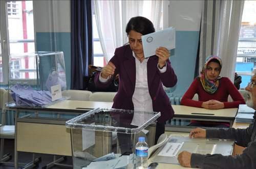 <p>Resmi olmayan sonuçlara göre, 81 ilin belediye başkanları belli oldu. 48 ilde AK Parti, 14 ilde CHP, 10 ilde BDP, 8 ilde MHP'nin belediye başkan adayları kazandı. Bağımsız adayın kazandığı tek il Mardin oldu. Resmi olmayan sonuçlara göre illerde kazanan partiler ve adayları şöyle:</p>