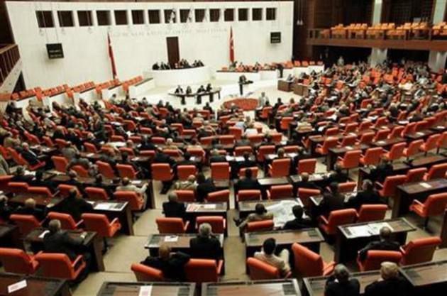 <div class="resimAlti">Nüfusun yaşlanmasını önlemek için Başbakan Yardımcısı Ali Babacan başkanlığında Maliye, Kalkınma, Sağlık, Aile ve Çalışma bakanlıklarının üzerinde çalıştığı çocuk teşviki paketi tamamlandı. Ekim’de Meclis’e sunulması beklenen ‘Aile Destek Projesi’nde şu başlıklar öne çıktı:</div>
<div> </div>