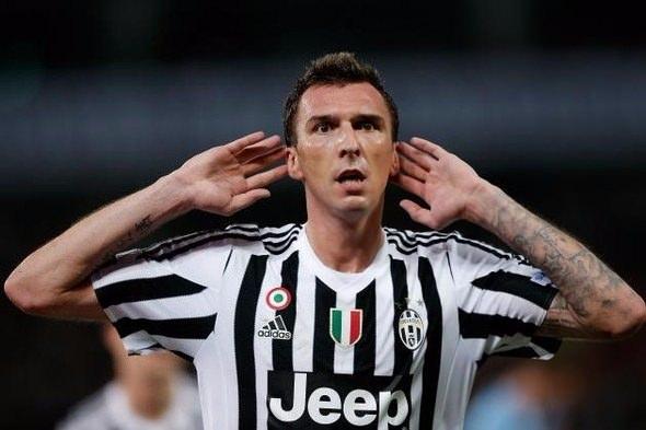 <p><strong>MARIO MANDZUKIC - JUVENTUS</strong><br />
<br />
Mandzukic'in menajeriyle iki gün önce Antalya'da yemek yiyen Başkan Fikret Orman'ın bu isme daha sıcak baktığı iddia edildi. Beşiktaşlı idareciler daha fazla vakit kaybetmeden golcü transferini sonlandırmaya çalışacak. Golcü konusunda Şenol Güneş'in istediği oyuncuyu transfer etmek isteyen Beşiktaş Yönetimi, deneyimli teknik adamla sürekli görüş alış verişinde bulunuyor.</p>