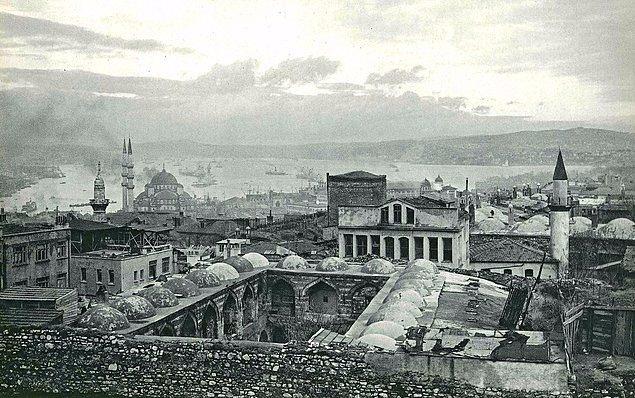 <p>35. Valide Han ve Eirene Kulesi Manzarası. 1954</p>