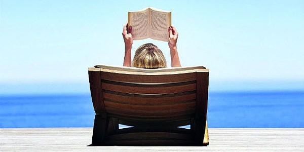 <p>Yaz aylarında, kendinize zaman ayırarak çıktığınız tatilde elinizde kitabınızla denizin, güneşin, serinliğin tadını çıkarmak istiyorsanız; işte 2017 yazında mutlaka okumanız gereken 15 kitap!</p>
