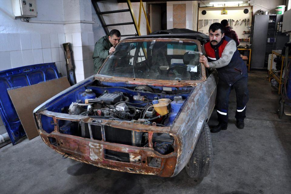 <p>Otomobillerin kendisine hurda olarak geldiğini anlatan Orakcı, şunları kaydetti:</p>
<p> </p>