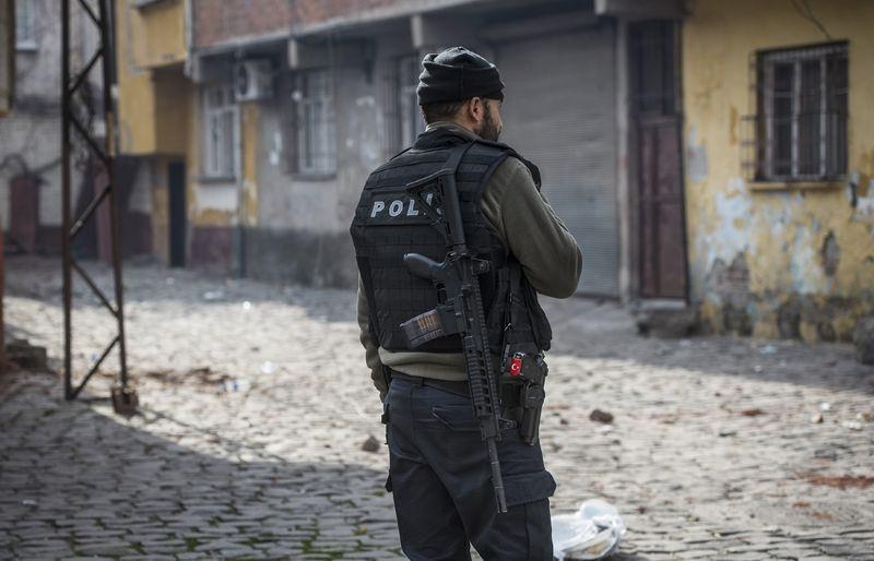 <p><strong>Sur'daki terör tahribatı artıyor</strong></p>

<p>Diyarbakır'ın Sur ilçesine terör örgütü PKK mensuplarının verdiği tahribat her geçen gün artıyor. </p>
